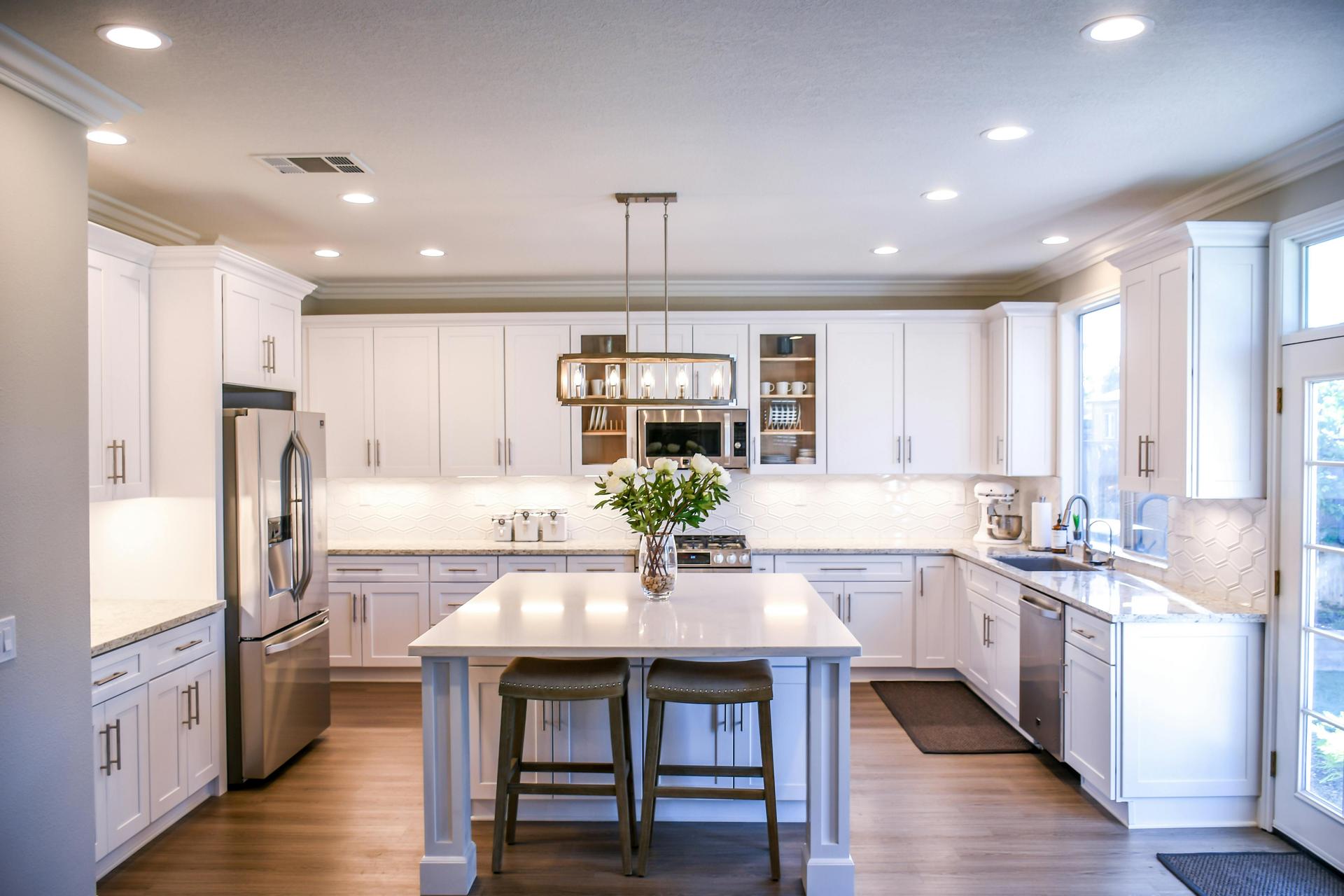 https://image.cityhotelsandbookings.com/apartments/668490889eb5446b6e790d83/pexels-falling4utah-2724749.jpg